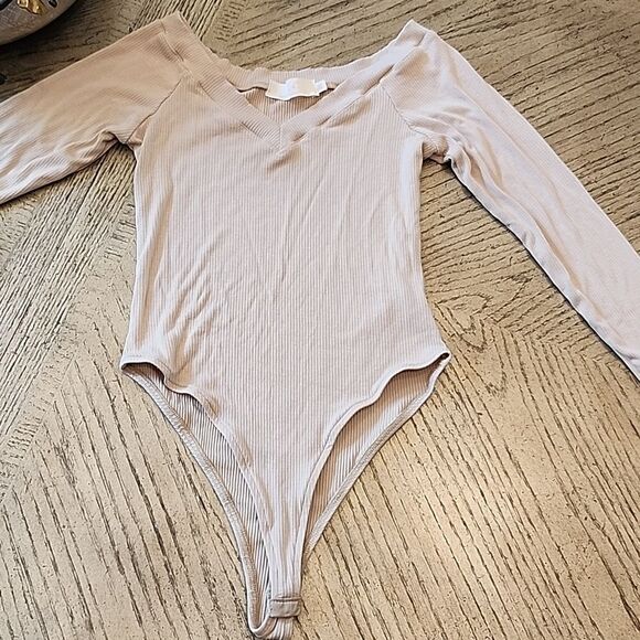 Tan long sleeve ribbed body suit size M - Picture 8 of 8